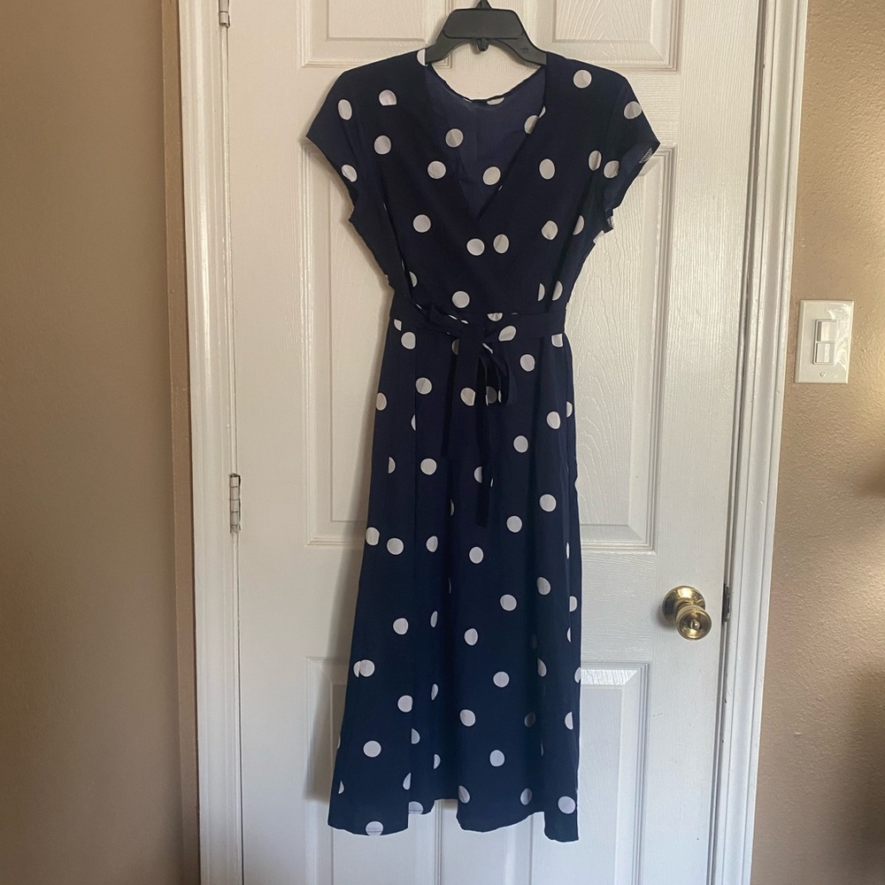 Retro v-neck blue and white polka dot dress